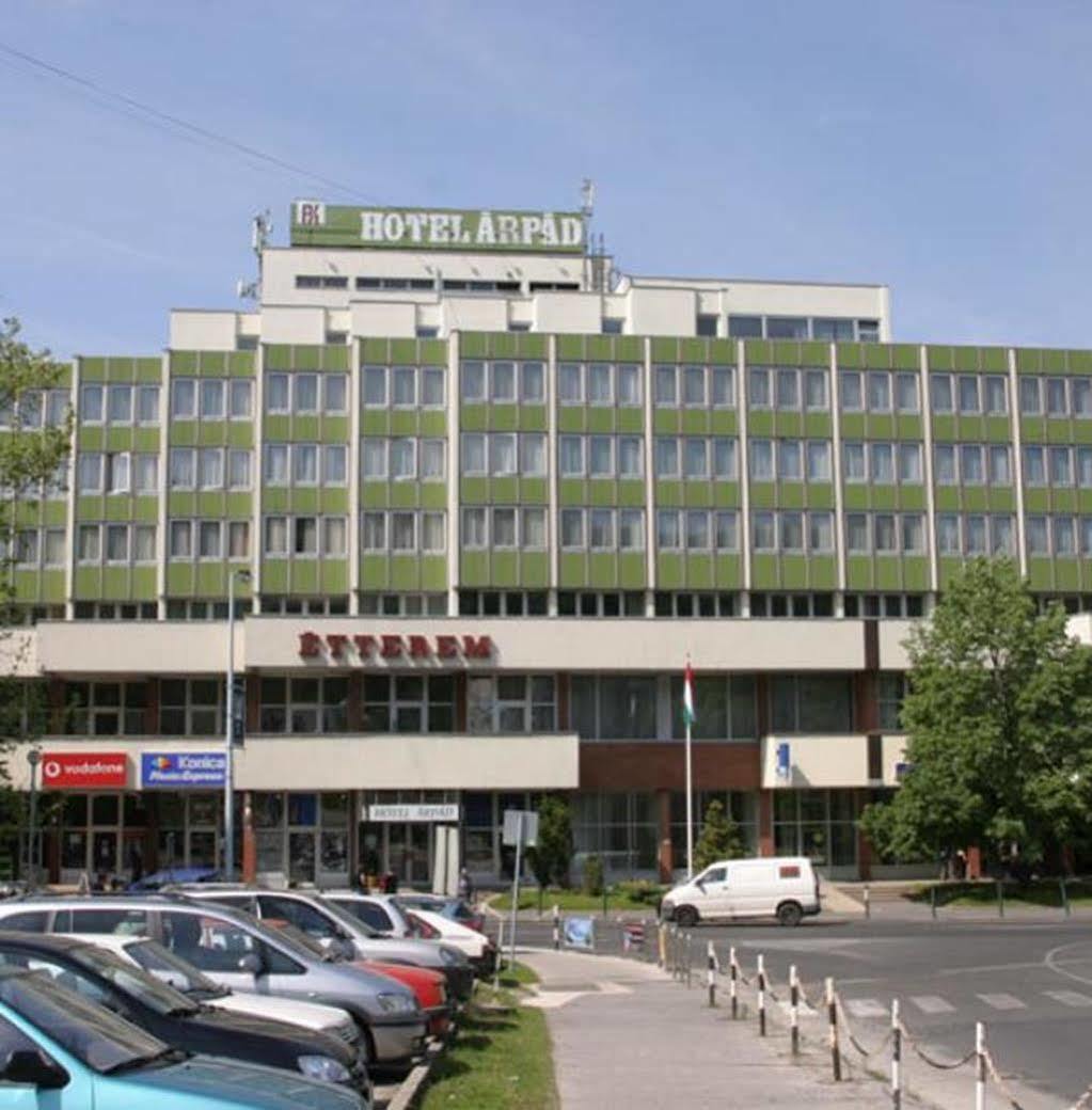 Hotel Árpád Tatabánya Exterior foto